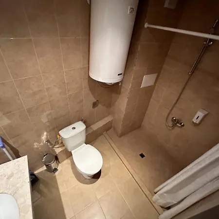 2 Bedroom Mountain View Apartment