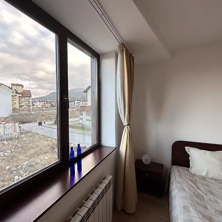 2 Bedroom Mountain View Apartment *